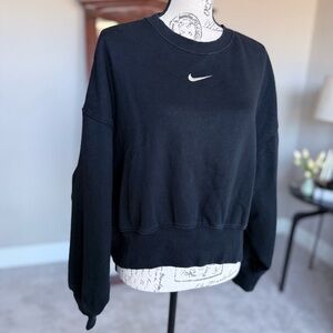 Nike Cropped Black Sweatshirt XS • Minimal Swoosh Logo • Athleisure